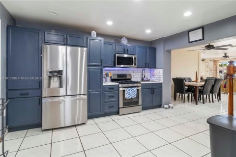 Villa ou maison à vendre à Hollywood, Floride: 4 chambres, 166.67 m2 № 1939697 - photo 9