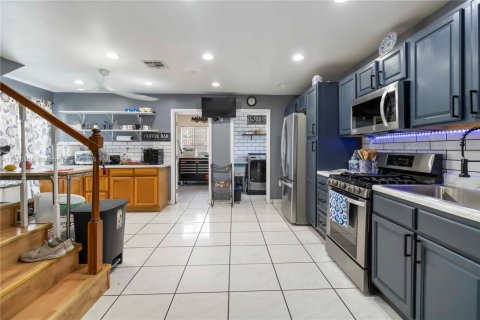 Villa ou maison à vendre à Hollywood, Floride: 4 chambres, 166.67 m2 № 1939697 - photo 8