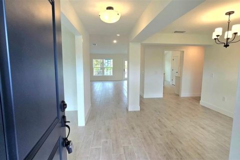 Casa en venta en North Port, Florida, 3 dormitorios, 186.73 m2 № 2106306 - foto 2