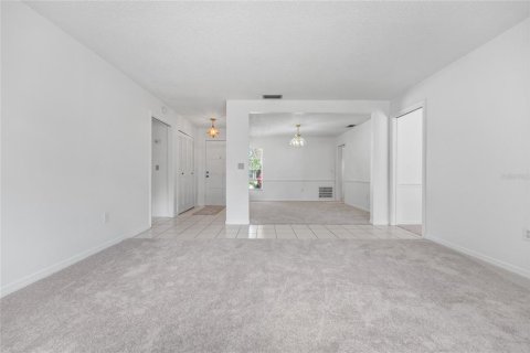 Casa en venta en Orlando, Florida, 4 dormitorios, 169.64 m2 № 2107298 - foto 17
