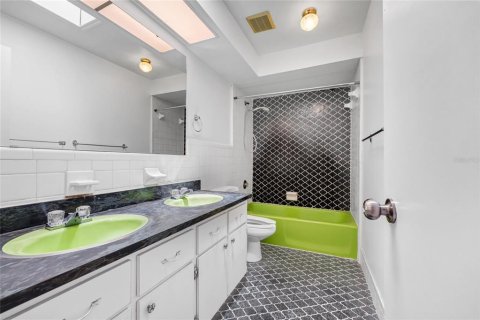 Casa en venta en Orlando, Florida, 4 dormitorios, 169.64 m2 № 2107298 - foto 24