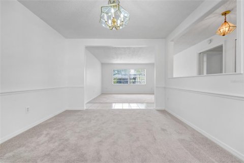 Casa en venta en Orlando, Florida, 4 dormitorios, 169.64 m2 № 2107298 - foto 18