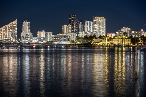 Condominio en alquiler en Aventura, Florida, 2 dormitorios, 95.13 m2 № 2062083 - foto 9