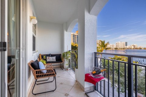 Condominio en alquiler en Aventura, Florida, 2 dormitorios, 95.13 m2 № 2062083 - foto 5