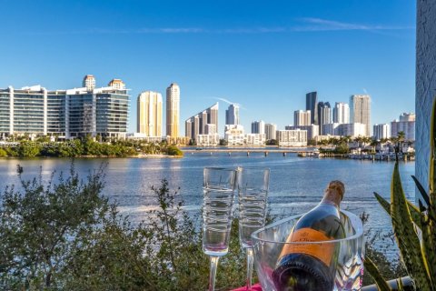 Condominio en alquiler en Aventura, Florida, 2 dormitorios, 95.13 m2 № 2062083 - foto 2
