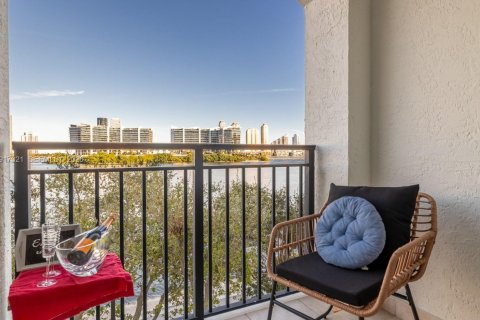 Condominio en alquiler en Aventura, Florida, 2 dormitorios, 95.13 m2 № 2062083 - foto 8