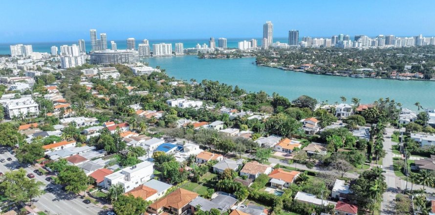 Casa en Miami Beach, Florida 3 dormitorios, 174.93 m2 № 1005336