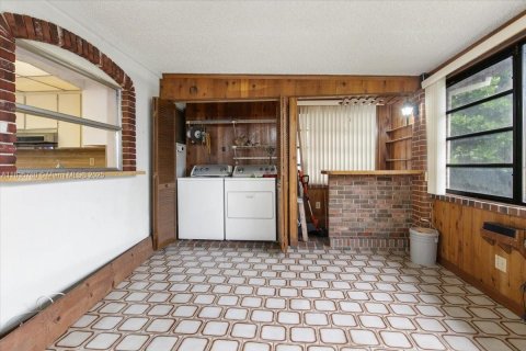 House in Miami, Florida 3 bedrooms, 181.62 sq.m. № 1818629 - photo 23