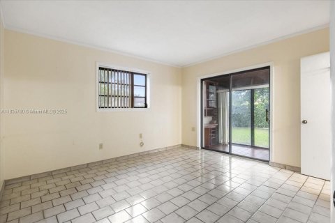 House in Miami, Florida 3 bedrooms, 181.62 sq.m. № 1818629 - photo 17