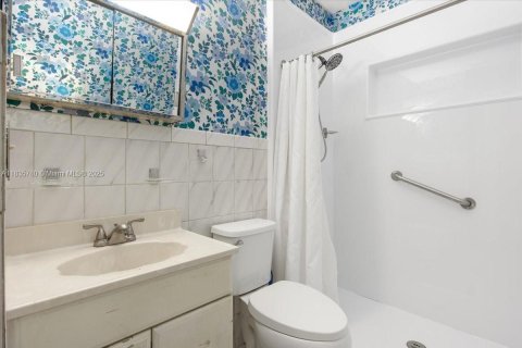 House in Miami, Florida 3 bedrooms, 181.62 sq.m. № 1818629 - photo 15