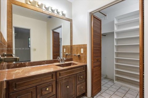 House in Miami, Florida 3 bedrooms, 181.62 sq.m. № 1818629 - photo 19