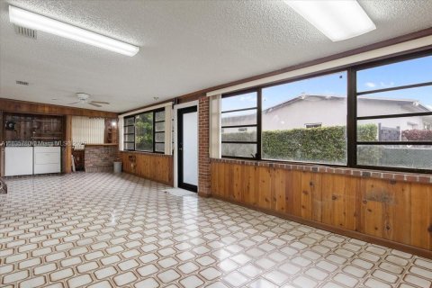 House in Miami, Florida 3 bedrooms, 181.62 sq.m. № 1818629 - photo 22