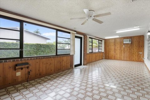 House in Miami, Florida 3 bedrooms, 181.62 sq.m. № 1818629 - photo 21