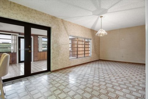 House in Miami, Florida 3 bedrooms, 181.62 sq.m. № 1818629 - photo 9