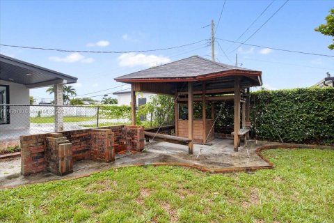 House in Miami, Florida 3 bedrooms, 181.62 sq.m. № 1818629 - photo 29
