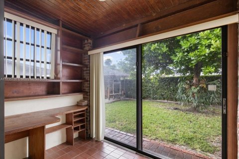 House in Miami, Florida 3 bedrooms, 181.62 sq.m. № 1818629 - photo 20
