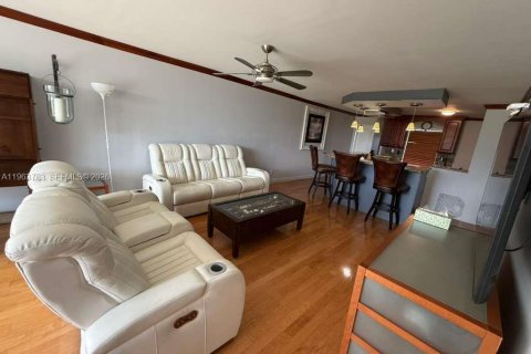 Снять в аренду кондоминиум в Помпано-Бич, Флорида 2 спальни, 102.19м2, № 2025209 - фото 28