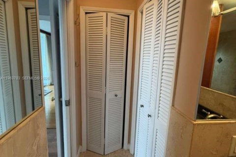 Снять в аренду кондоминиум в Помпано-Бич, Флорида 2 спальни, 102.19м2, № 2025209 - фото 27