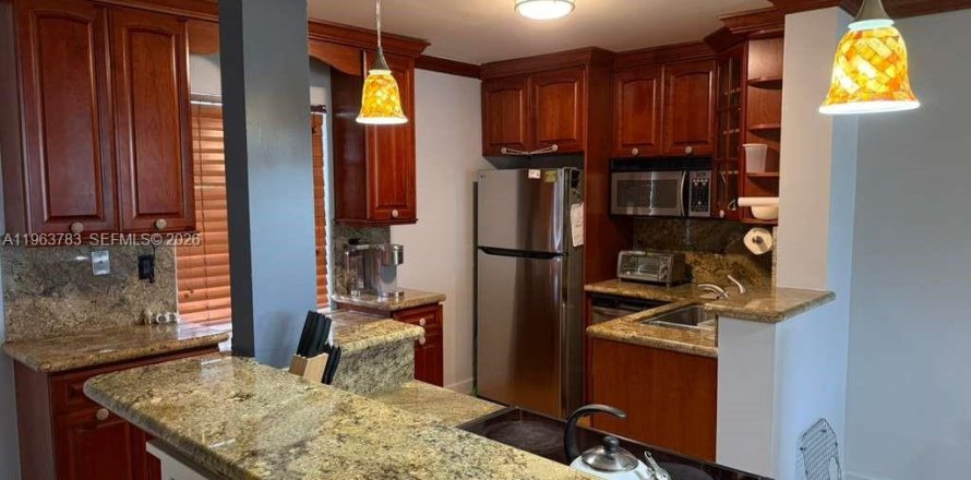 Кондоминиум с 2 спальнями в Помпано-Бич, Флорида № 2025209