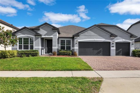 House in Winter Garden, Florida 4 bedrooms, 281.22 sq.m. № 1909693 - photo 1