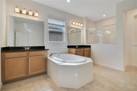 House in Winter Garden, Florida 4 bedrooms, 281.22 sq.m. № 1909693 - photo 16