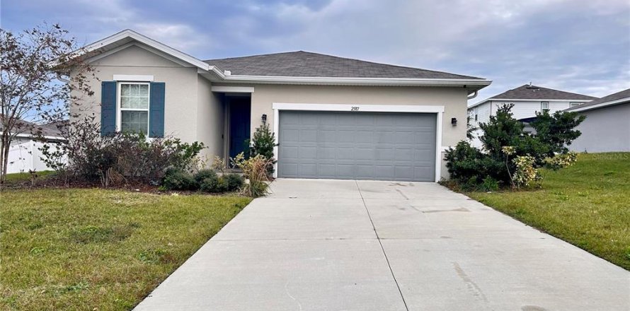 House in Leesburg, Florida 3 bedrooms, 160.26 sq.m. № 1556872