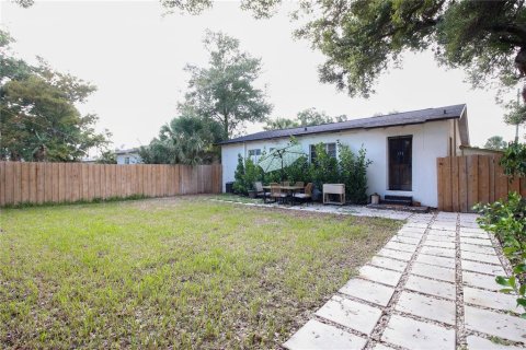 House in Saint Petersburg, Florida 2 bedrooms, 82.13 sq.m. № 2322779 - photo 12
