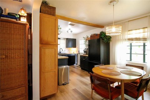 House in Saint Petersburg, Florida 2 bedrooms, 82.13 sq.m. № 2322779 - photo 3
