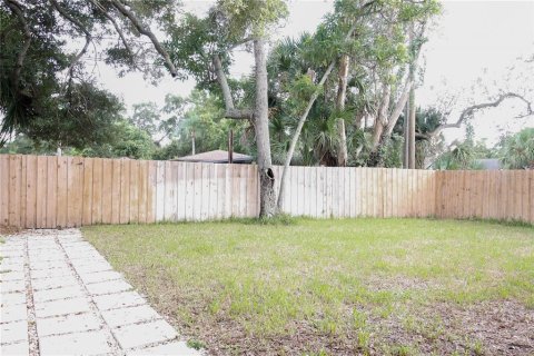 House in Saint Petersburg, Florida 2 bedrooms, 82.13 sq.m. № 2322779 - photo 11
