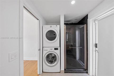 Снять в аренду виллу или дом в Майами, Флорида 3 спальни, 110.93м2, № 2077961 - фото 21
