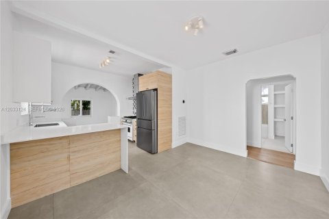 Снять в аренду виллу или дом в Майами, Флорида 3 спальни, 110.93м2, № 2077961 - фото 12