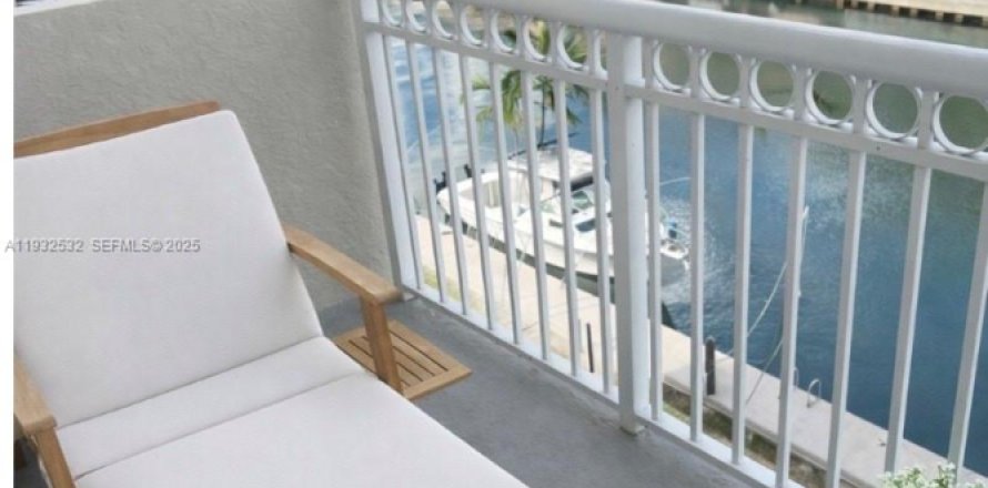 Condo in North Miami Beach, Florida, 1 bedroom  № 1990967