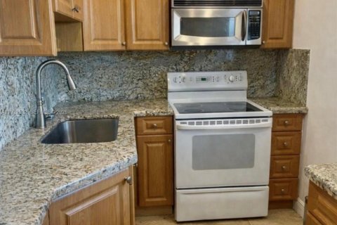 Condo in North Miami Beach, Florida, 1 bedroom  № 1990967 - photo 9