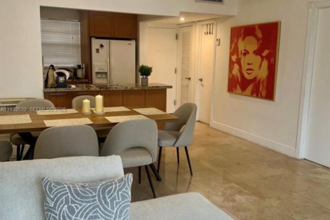 Condo in North Miami Beach, Florida, 1 bedroom  № 1990967 - photo 4