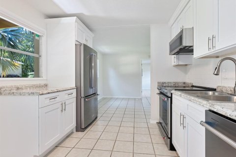 Casa en venta en Sarasota, Florida, 2 dormitorios, 88.63 m2 № 1880448 - foto 4