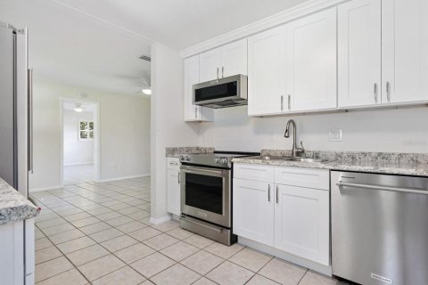 Casa en venta en Sarasota, Florida, 2 dormitorios, 88.63 m2 № 1880448 - foto 3