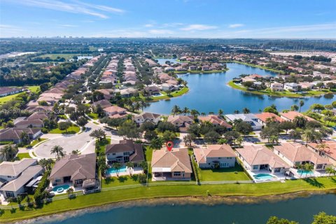 Casa en venta en Pembroke Pines, Florida, 4 dormitorios, 263.29 m2 № 2428112 - foto 24