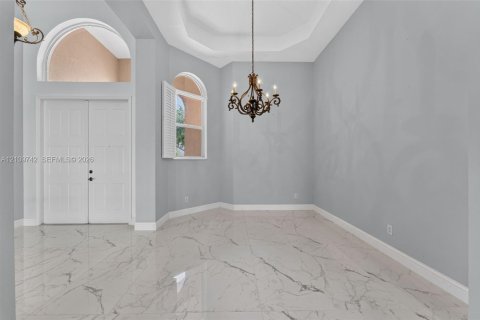 Casa en venta en Pembroke Pines, Florida, 4 dormitorios, 263.29 m2 № 2428112 - foto 2
