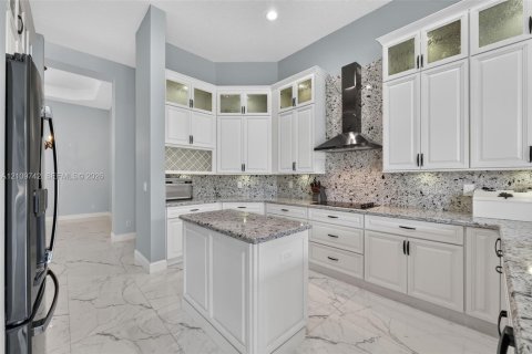 Casa en venta en Pembroke Pines, Florida, 4 dormitorios, 263.29 m2 № 2428112 - foto 3