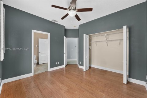 Casa en venta en Pembroke Pines, Florida, 4 dormitorios, 263.29 m2 № 2428112 - foto 11