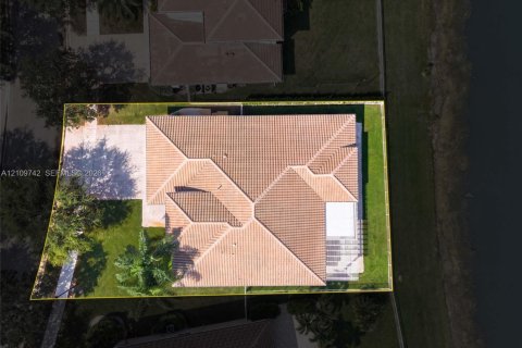 Casa en venta en Pembroke Pines, Florida, 4 dormitorios, 263.29 m2 № 2428112 - foto 18