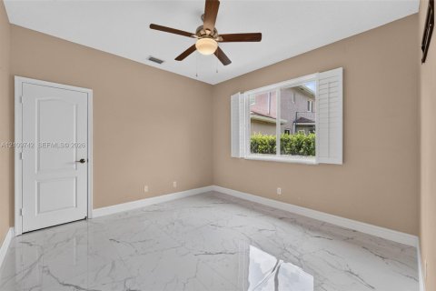 Casa en venta en Pembroke Pines, Florida, 4 dormitorios, 263.29 m2 № 2428112 - foto 14
