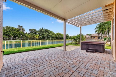 Casa en venta en Pembroke Pines, Florida, 4 dormitorios, 263.29 m2 № 2428112 - foto 15