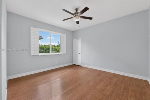 Casa en venta en Pembroke Pines, Florida, 4 dormitorios, 263.29 m2 № 2428112 - foto 19