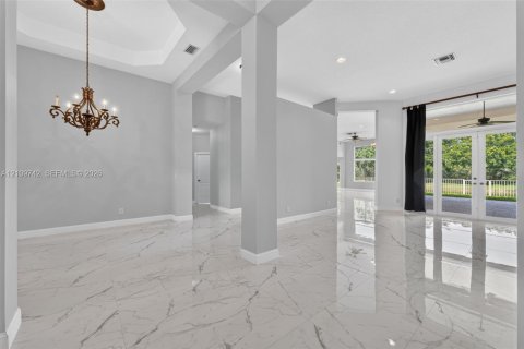 Casa en venta en Pembroke Pines, Florida, 4 dormitorios, 263.29 m2 № 2428112 - foto 7