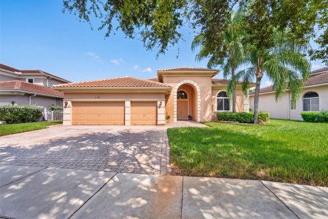 Casa en Pembroke Pines, Florida 4 dormitorios, 263.29 m2 № 2428112