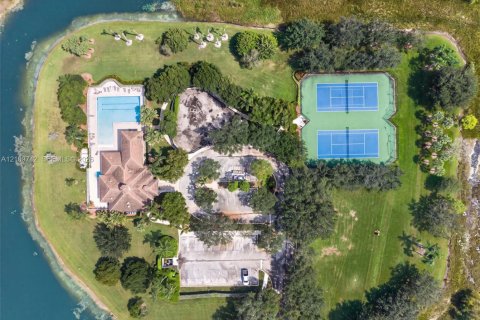 Casa en venta en Pembroke Pines, Florida, 4 dormitorios, 263.29 m2 № 2428112 - foto 25