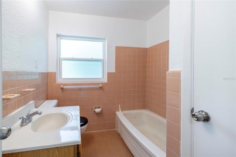 House in Orlando, Florida 3 bedrooms, 113.53 sq.m. № 1795685 - photo 18