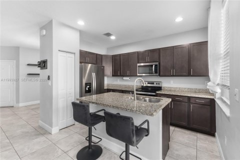 Casa en alquiler en Tamarac, Florida, 3 dormitorios, 152.55 m2 № 2056175 - foto 11