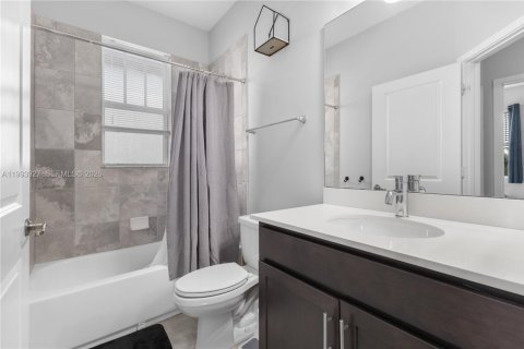 Casa en alquiler en Tamarac, Florida, 3 dormitorios, 152.55 m2 № 2056175 - foto 23